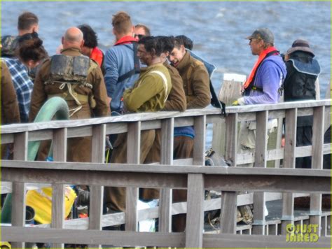 Harry Styles Shows Off His Short Hair on 'Dunkirk' Set: Photo 3703165 | Harry Styles, Movies ...