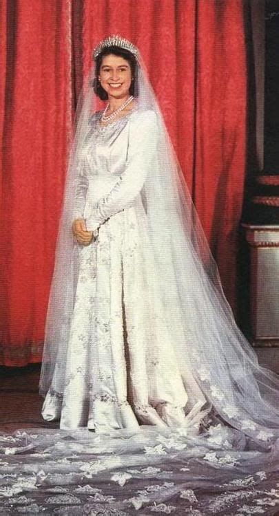 Queen Elizabeth II on her wedding day! Princesa Elizabeth, Rainha Elizabeth Ii, Reine Elizabeth ...