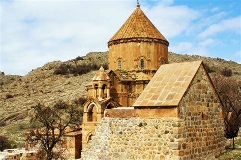 Akdamar Island And The Last Armenian Church Of Lake Van - Travel Tramp