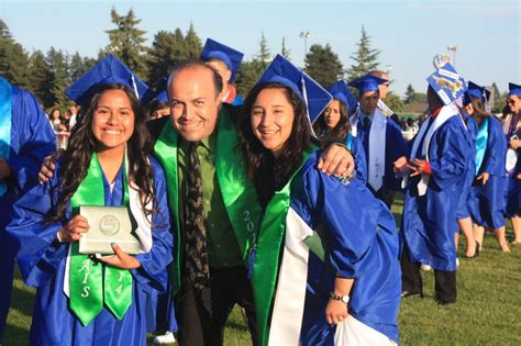 Woodburn, with one of the state's most remarkable graduation rates, credits bilingual education ...