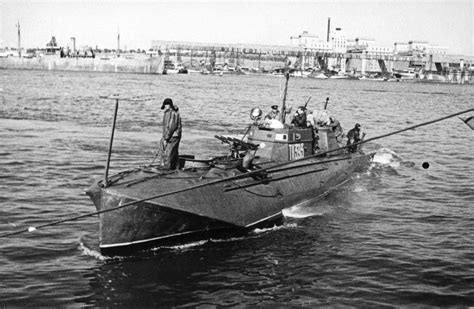 TK-393, a Soviet Tupolev G-5 series 12 torpedo boat, mooring in ...