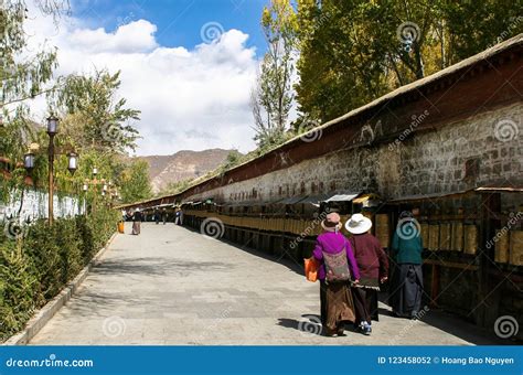 Architecture of Monastery in Lhasa, Tibet Editorial Photography - Image ...