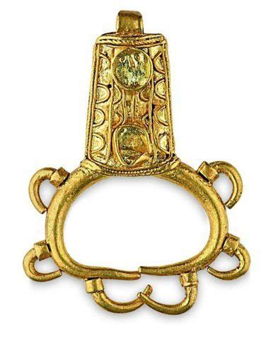 Gold pendant.3000 B.C -Crete. | Ancient jewelry, Ancient jewels, Minoan art