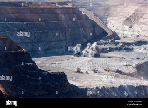 Super Pit Gold Mine Blast, Kalgoorlie Western Australia Stock Photo - Alamy