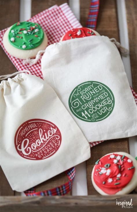 Learn how to make these DIY Christmas Cookies Bags! #Christmas #holiday #cookiebags #diy #craft ...