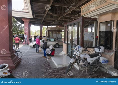 Bavet Border Crossing between Cambodia and Vietnam Editorial Stock Photo - Image of office ...