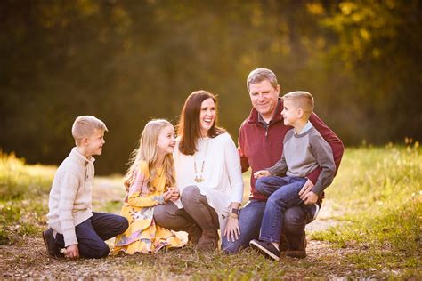 How to Make Family Photos Sessions FUN (And get smiles from the kids!)