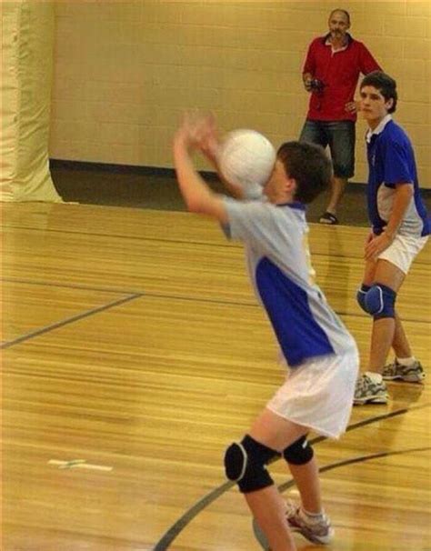 Smh, me in gym class | Fallos divertids, Imagenes divertidas para ...