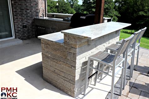 Outdoor Stone Bar - DIY