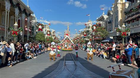 PHOTOS, VIDEO: Mickey’s Once Upon a Christmastime Parade Begins Daytime ...