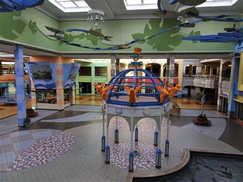 Inside America's Abandoned Malls, In 35 Haunting Photos