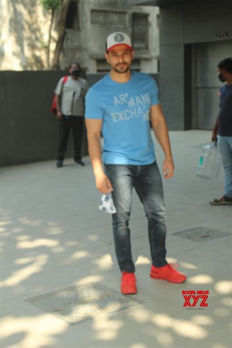 Kunal Khemu Spotted At Andheri - Gallery - Social News XYZ