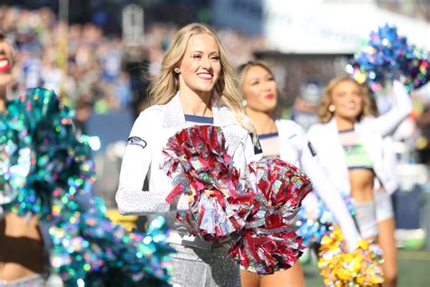 Look: Seahawks Cheerleaders New Outfit Going Viral - The Spun