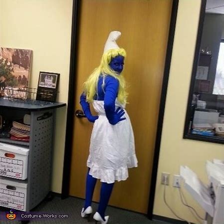 DIY Smurfette Costume | No-Sew DIY Costumes - Photo 3/4