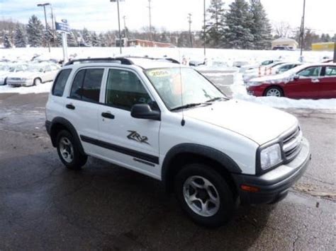 2004 Chevrolet Tracker Data, Info and Specs | GTCarLot.com