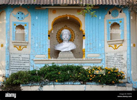 Lokmanya Bal Gangadhar Tilak statue in 1890 ; Pune ; Maharashtra ; India Stock Photo - Alamy