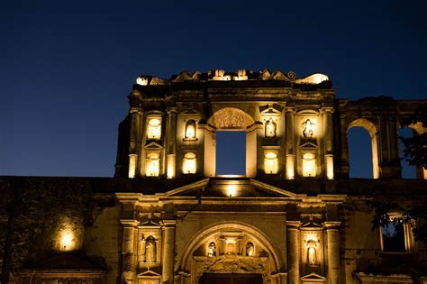 Nicely iluminated church ruins - Creative Commons Bilder