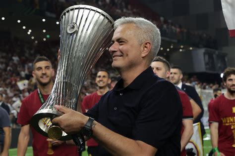 'Truly special': Emotional Mourinho revels in more European glory | Daily Sabah