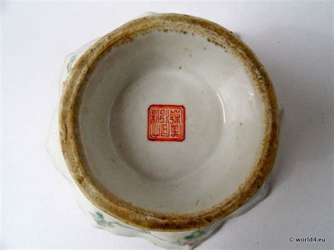 Antique Chinese porcelain. Tea Cup with chinese porcelain mark. - Lost and Found