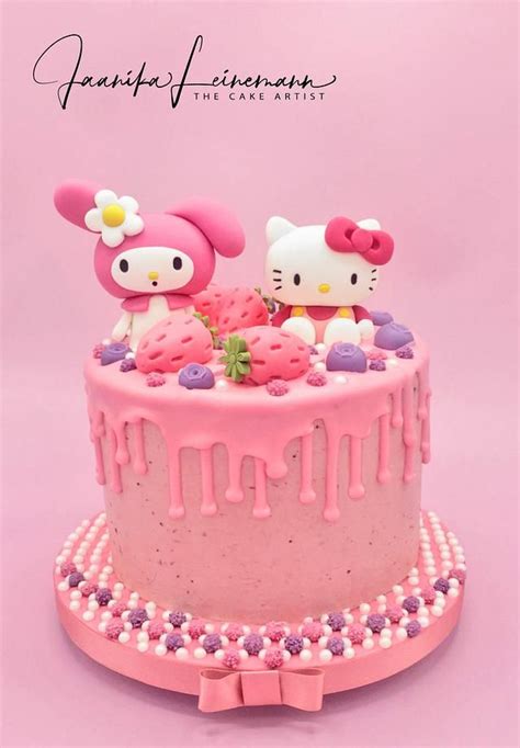 My Melody & Hello Kitty strawberry cake | Hello kitty birthday cake ...