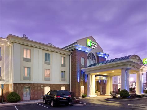 Holiday Inn Express & Suites Chambersburg - Chambersburg,