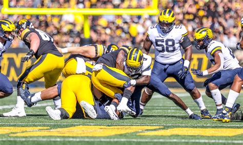 Twitter reacts to Michigan football defeating Iowa