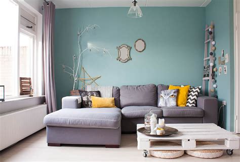 15 Living Rooms That Boast a Teal Color