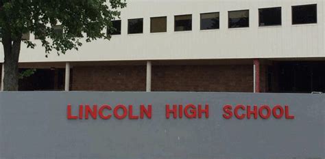 Wisconsin Rapids’ Lincoln High School Bomb Threat Cleared | OnFocus