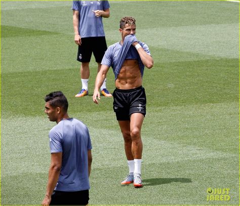 Cristiano Ronaldo Flashes His Abs During Soccer Practice!: Photo 3907219 | Cristiano Ronaldo ...