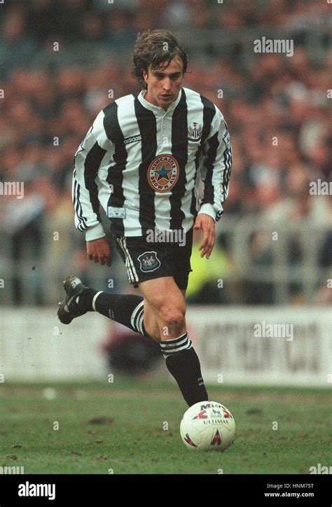 DAVID GINOLA NEWCASTLE UNITED FC 09 April 1996 Stock Photo - Alamy