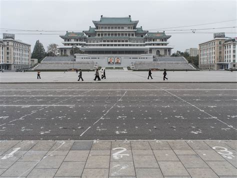 Kim Il Sung Square | North Korea Travel Guide - Koryo Tours