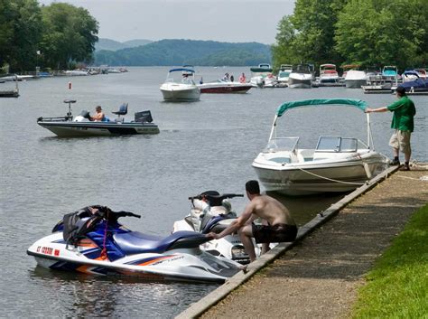 Candlewood Lake restricting out big boats