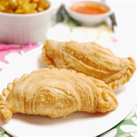 How to Make Curry Puff - Curry Puff Recipe - Mak Nyonya