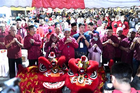 MB bersama ribuan masyarakat Cina hadir memeriahkan Karnival Tahun Baharu Cina - Utusan Malaysia