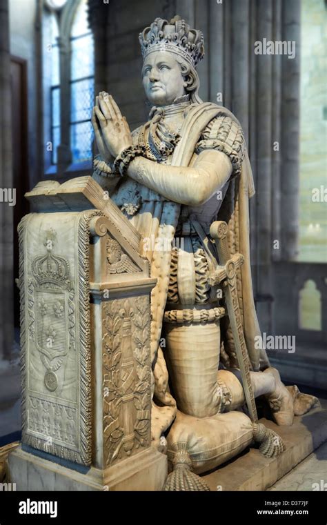 Statue french king louis xvi hi-res stock photography and images - Alamy