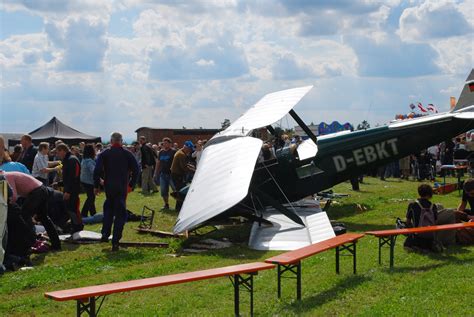 Unglück beim Flugtag: 46-Jährige getötet und 38 Menschen verletzt - N-LAND