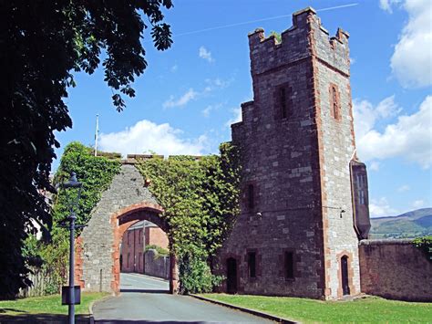 History of Ruthin Castle - Oak View Lodge Park at Bryn Morfydd