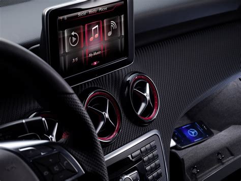 Mercedes-Benz iPhone on wheels - A-Class interior [pictures]