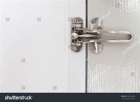 Стоковая фотография 430508869: Safety Latch On Hotel Room Door ...