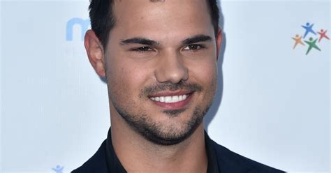 Taylor Lautner Includes Taylor Swift In His First Instagram & Clearly Knows She'll Improve His ...