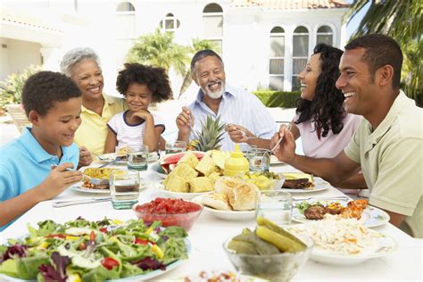 Making The Most Of Family Meal Time - Healthy Kids Today