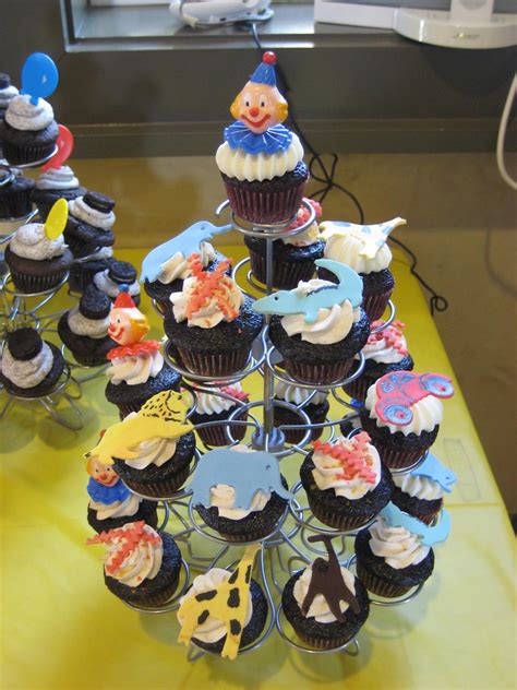 Circus themed mini cupcakes | Circus themed mini cupcakes fo… | Flickr