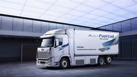 Hyundai's hydrogen fuel cell HD truck has the same capacity battery as ...