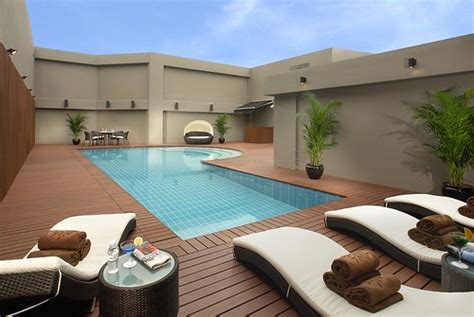 swimming-pool-white-swimming-sofa-bed-and-fantastic-rattan… | Flickr