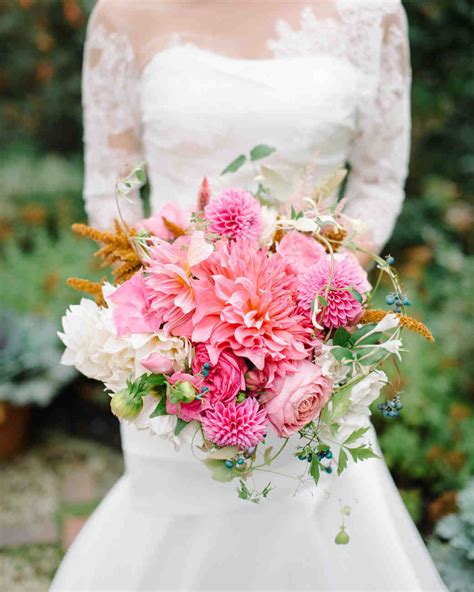 36 Dreamy Dahlia Wedding Bouquets | Martha Stewart Weddings