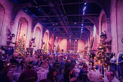 This is what it's like to go for Christmas dinner at Hogwarts | Mashable