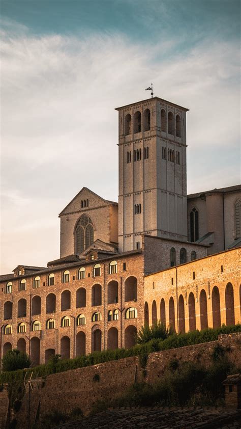 Assisi Embroidery: An Ancient Art Born And Revived By Female Hands ...