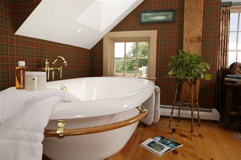 The Best Hotel Bathroom Amenities for Fall in New England