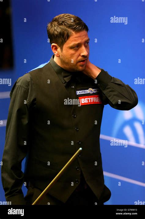 Snooker - Betfred World Championship - Day Ten - Crucible Theatre Stock ...