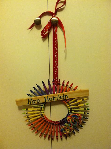 Nicole's Crafting Adventure: Pinterest Craft - Crayon Wreath